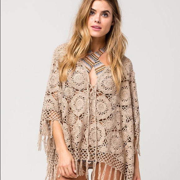 Tilly’s poncho - Picture 2 of 3